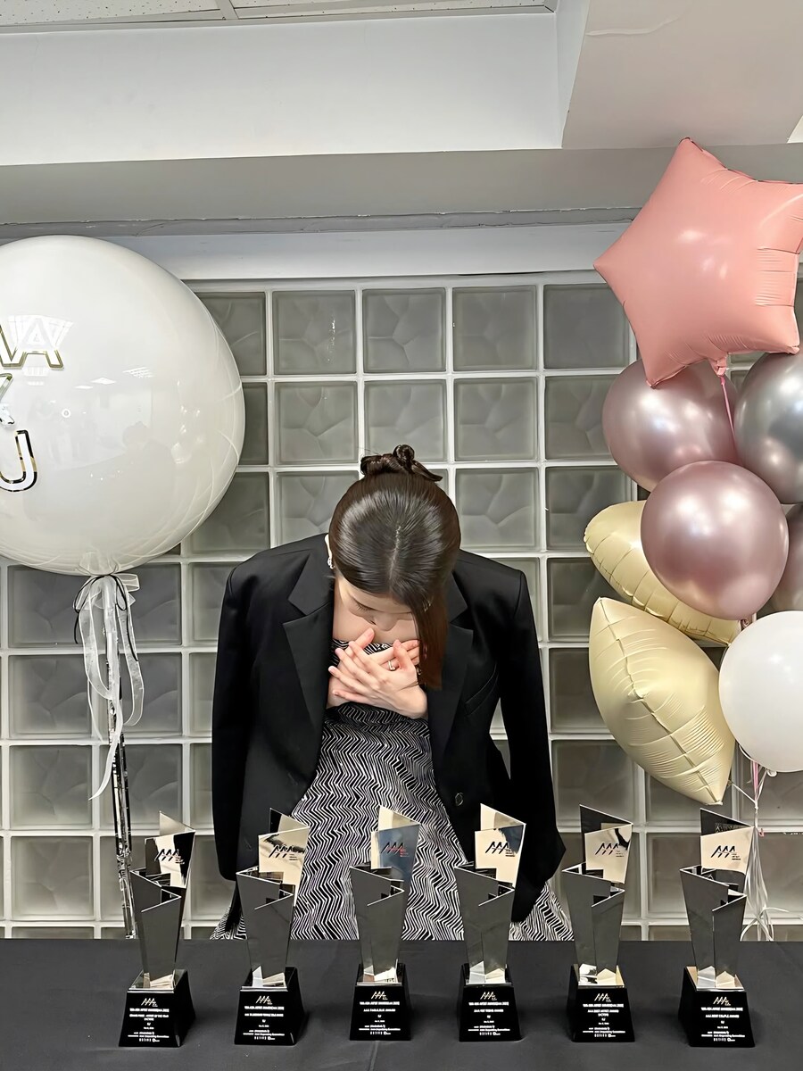 2025.12.08 아이유 인스타그램(AAA 🦓🍊)_19.jpg