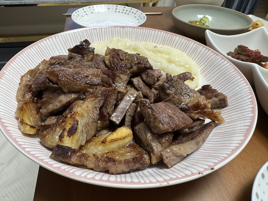 불금에 투뿔 한우와 와인 먹었어요._6.jpg