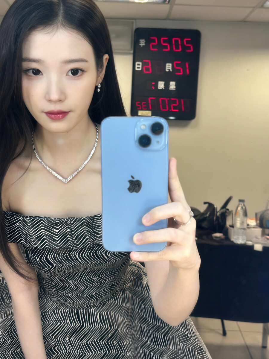 2025.12.08 아이유 인스타그램 사진 보정_4.jpg