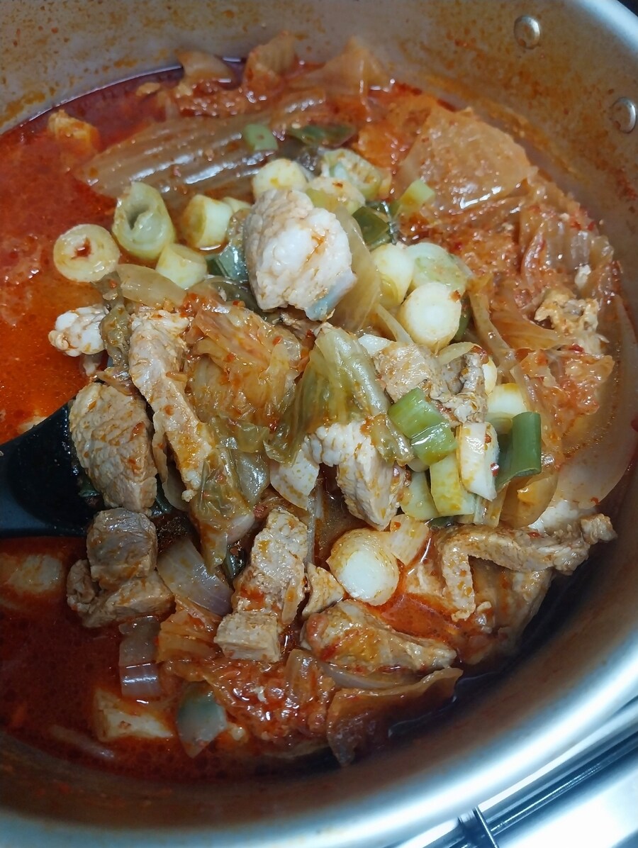 집밥-돼지고기 김치찌개 백반_4.jpg