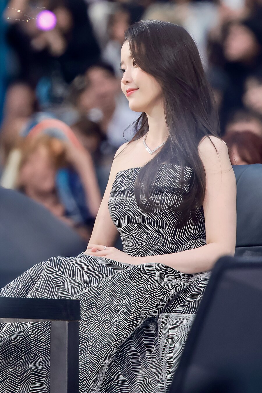 2025.12.06 AAA 2025 아이유 시상 대기석(땡촐이)_1.jpg