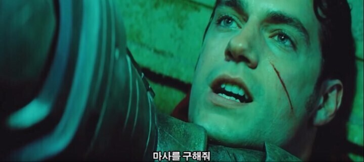 DCU)사실 배트맨 대 슈퍼맨에서 의도는 좋았던 장면_7.jpg