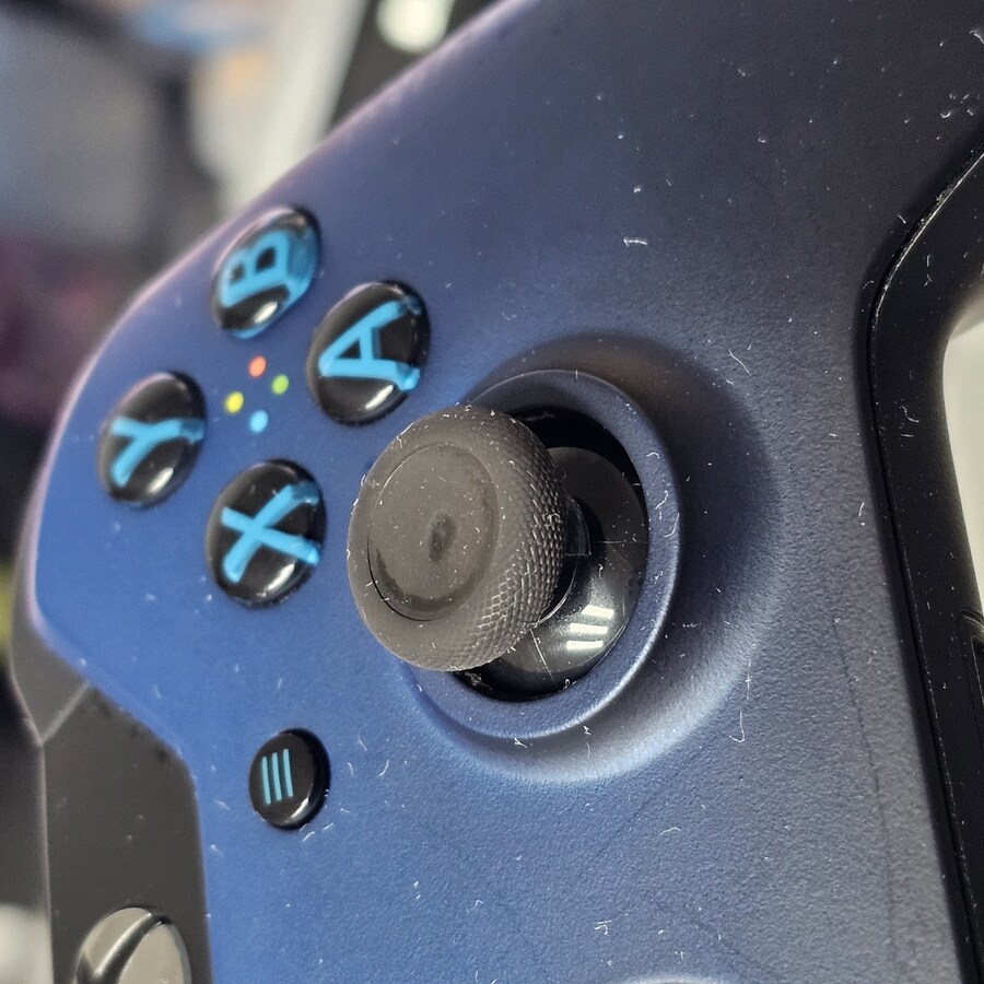 오랜만에 패드좀 만졌더니 고무 가루 엄청 떨어지네_1.jpg