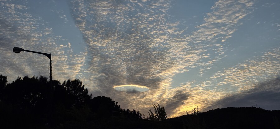 신기한 구름사진 찍었는데 이런 구름을 뭐라고 함?_1.jpg