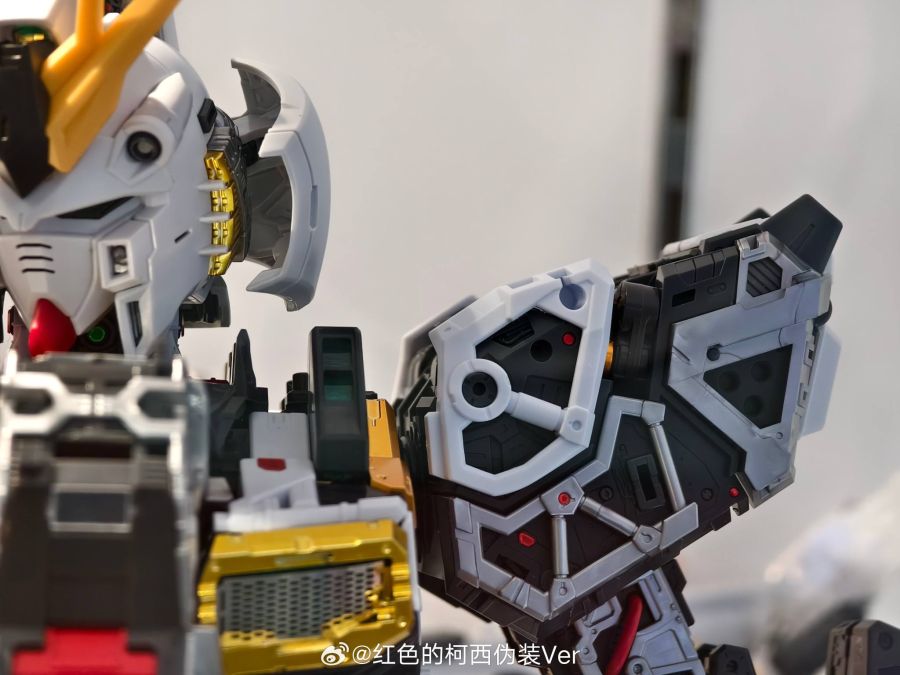 PG 언리쉬드 뉴 건담 프레임 노출 + 해치 오픈 사진_5.jpg