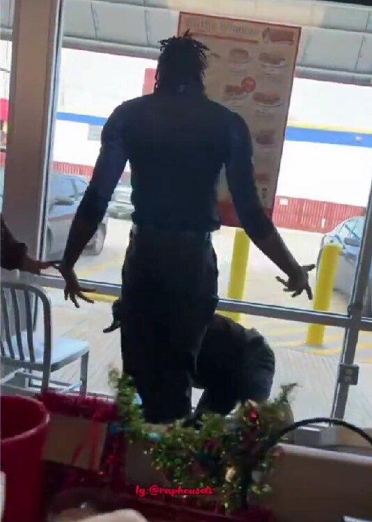 미국 와플하우스 근황_2.png