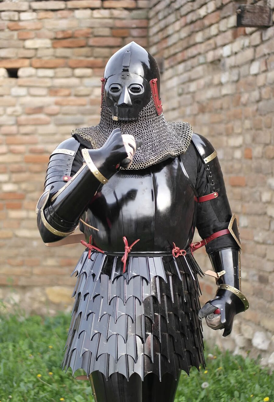 독특한 비주얼의 서양 갑옷 세트_1.jpg