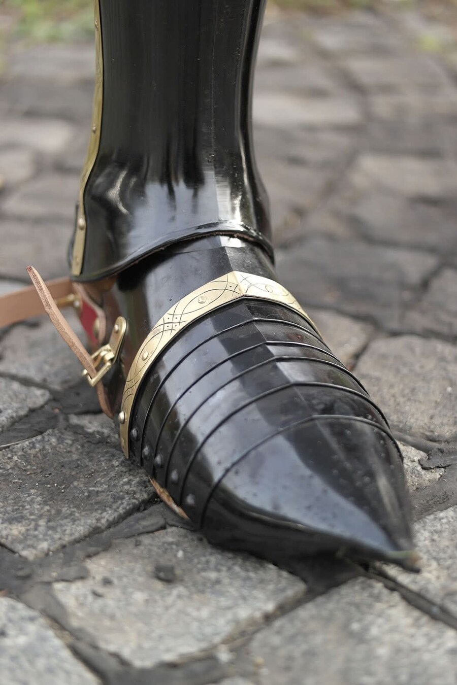 독특한 비주얼의 서양 갑옷 세트_4.jpg