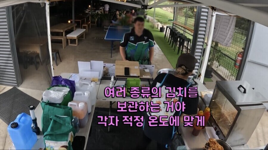 ??? : 김치 전용 냉장고가 있다고? 농담이지?_9.jpg