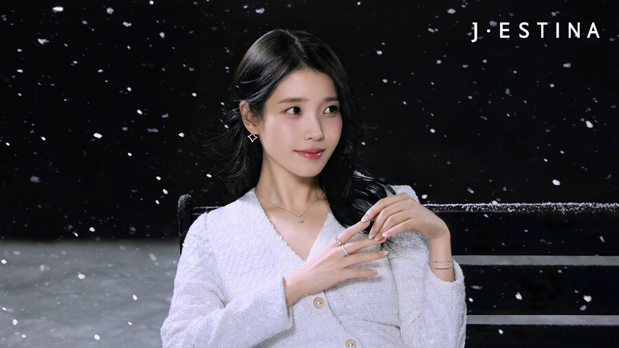 제이에스티나, 아이유 시크릿 월페이퍼_6.jpg