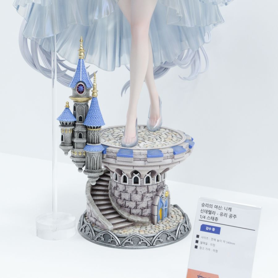 [트라이이글스] 1/4 승리의 여신: 니케 - 신데렐라 AGF 전시 사진_4.jpg