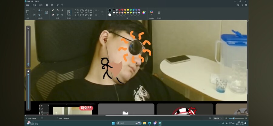 인방)술 먹고 잠든 막내를 깨우는 형, 누나_5.jpg