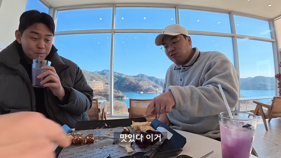 남자들이 고급 카페에 가면 벌어지는 일.jpg_28.png