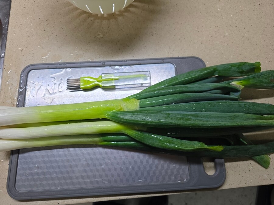 직장에서 3천원씩 걷어서 해먹는 점심 미나리삼겹살_1.jpg