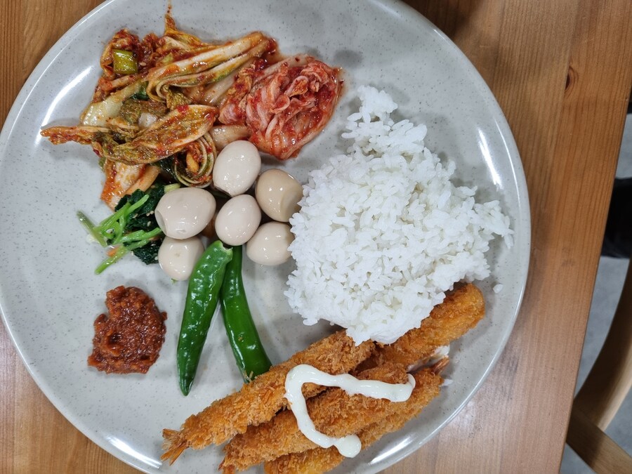 오늘 먹었던 점심밥 편하게 먹는 새우튀김 결혼은 안했습니다_4.jpg