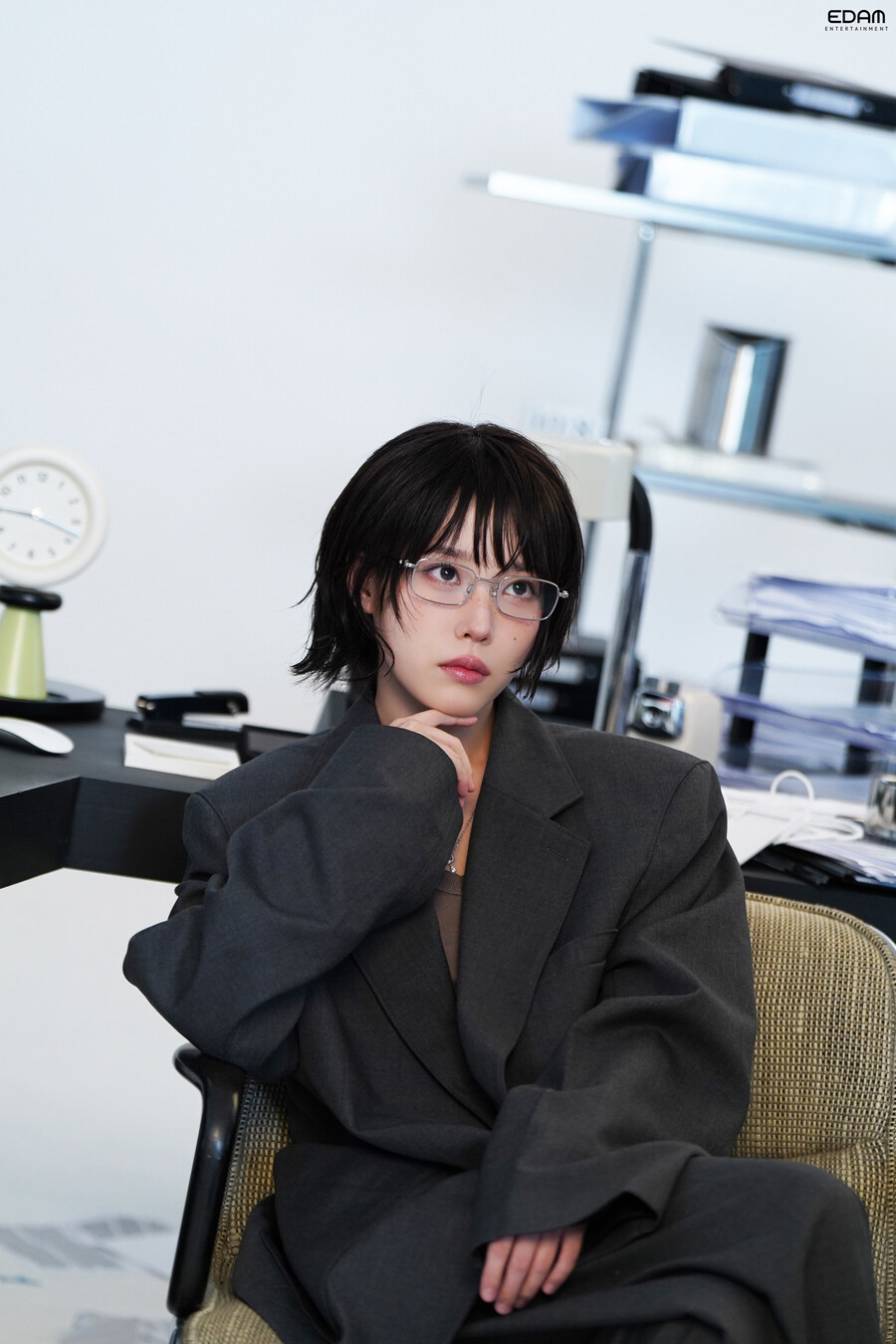 시즌 그리팅 화보를 아이패드로 따라 그리는 영상_1.jpg