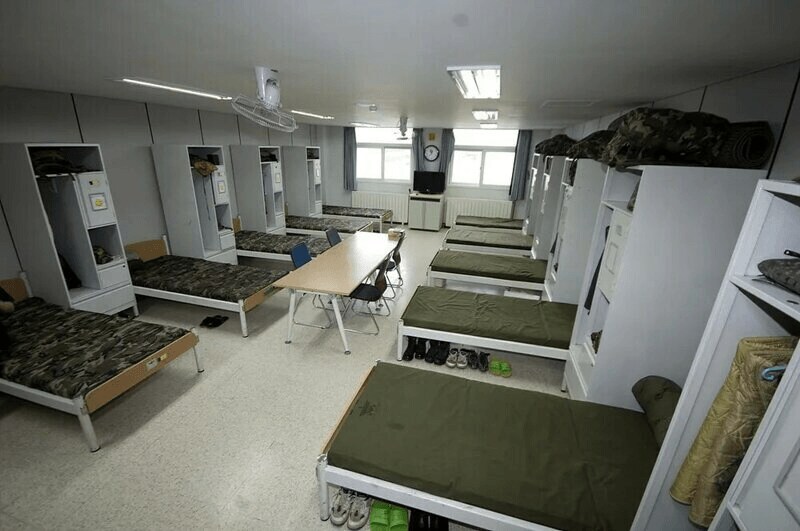 ㅅㅅ하면 나갈 수 있는 방_1.jpg