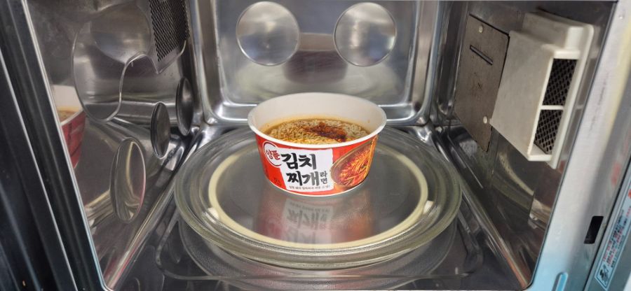 GS25에서 양푼 김치찌개라면을 먹어봤습니다._4.jpg