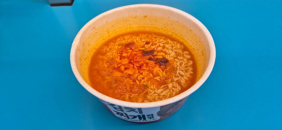 GS25에서 양푼 김치찌개라면을 먹어봤습니다._6.jpg