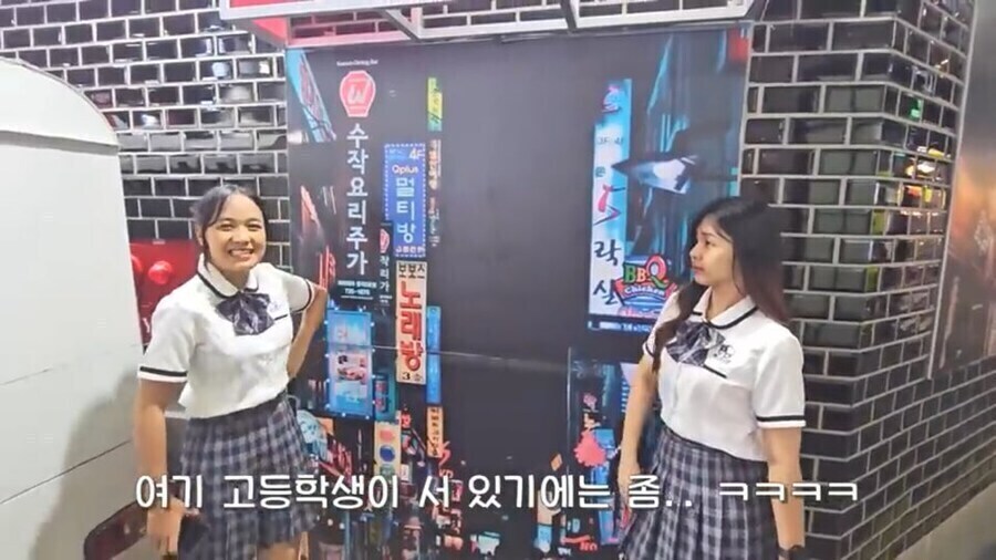 한국거리 고증 재현에 진심이었던 인도네시아 쇼핑몰_4.jpg