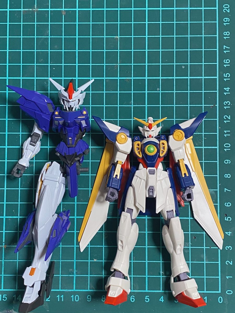 HGAC 1/144 건담 그리프 + EG 윙 건담 사이즈 비교 사진_1.jpg