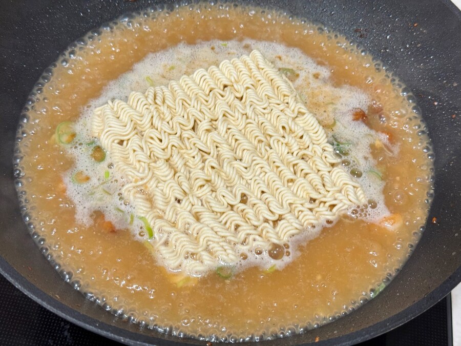 사리곰탕 미소라멘_7.jpg