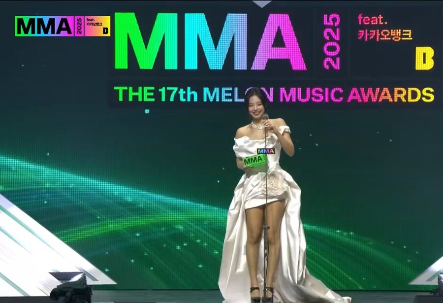 오랜만에 한국 시상식에 참가한 제니_3.jpg