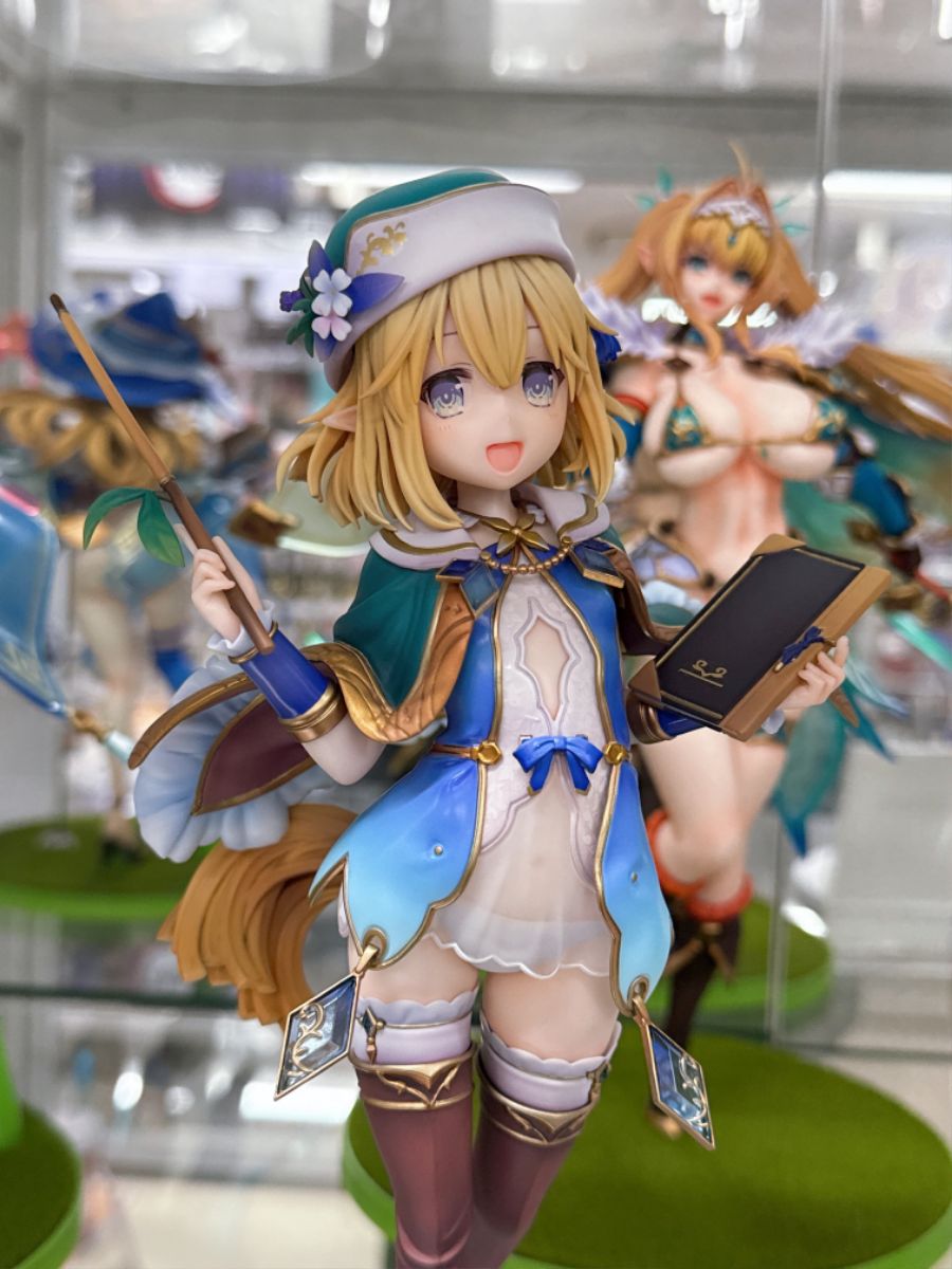 [Vertex] 엘프 마을 - 마을 선생 모니카 케이프 착탈 전후 전시 사진_2.jpg