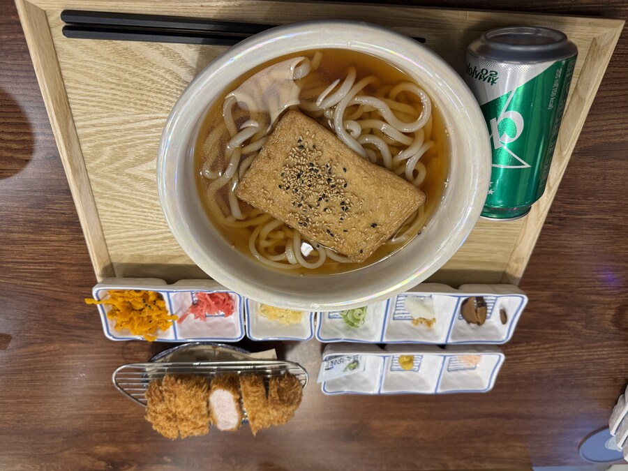 토핑이 유부 뿐인 9000원짜리 우동…_1.jpg