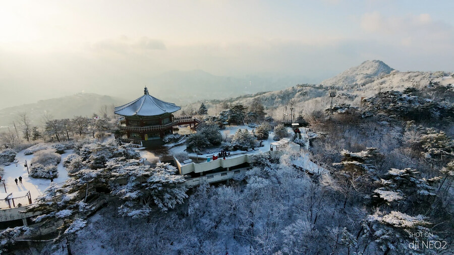 서울에서 눈꽃이 가장 아름다운 스팟, 북악팔각정 to 북한산까지의 최근 드론 영상_3.jpg