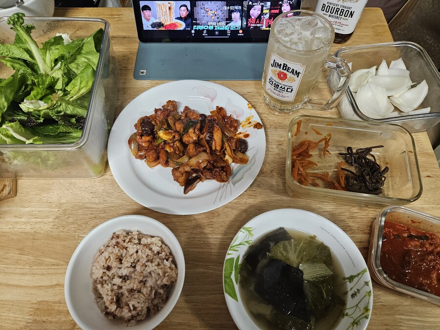 닭다리살볶음과 짐빔하이볼_1.jpg