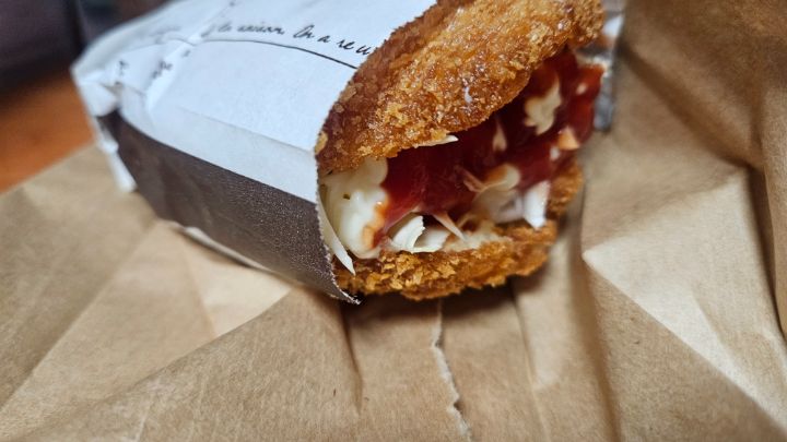 올만에 빈센트꽈배기에서 꽈배기랑 사라다빵이랑_5.jpg