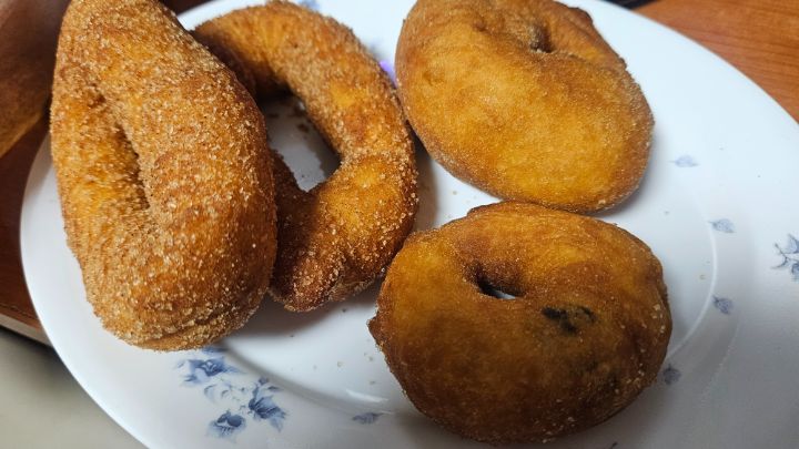 올만에 빈센트꽈배기에서 꽈배기랑 사라다빵이랑_3.jpg