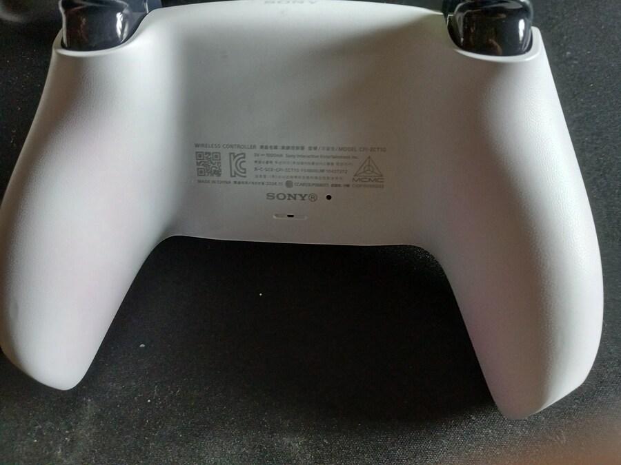 플스5 듀얼쇼크 색상 원래 이런건가요??_1.jpg