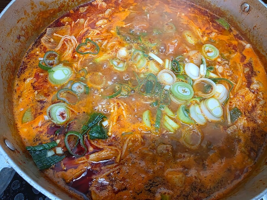 직장에서 3천원씩 걷어서 해먹는 점심 고추장찌개 계란말이_6.jpg