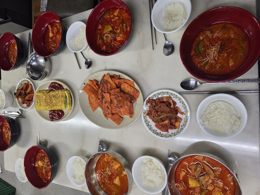 직장에서 3천원씩 걷어서 해먹는 점심 고추장찌개 계란말이_7.jpg