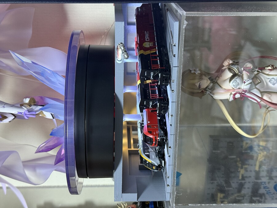 책상위 작은 기관차고...._1.jpg