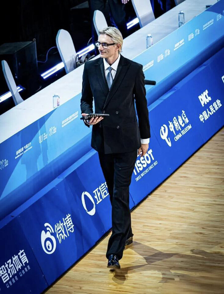 중국에서 화제였던 세계 라틴댄스 대회 심판_2.jpg