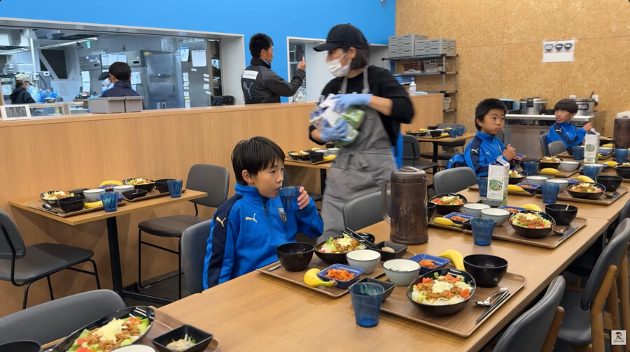 카와사키 프론탈레의 유스 식사 환경_64.jpg