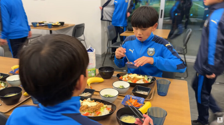 카와사키 프론탈레의 유스 식사 환경_68.jpg