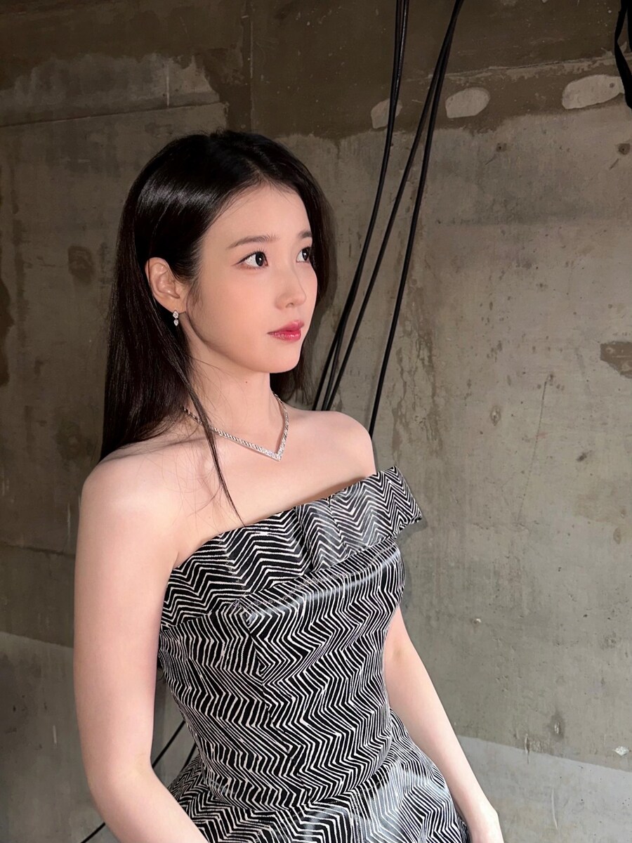 [IU_TV] 기내에서 소근소근 브이로그🤫 : AAA 2025 시상식 비하인드_3.jpg