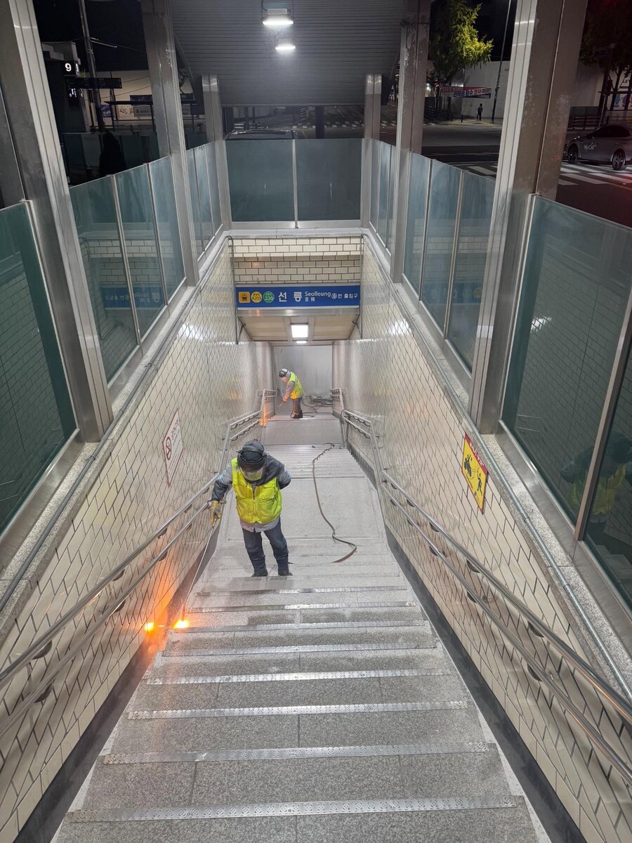 지하철 계단 불로 지져비리기_1.jpg