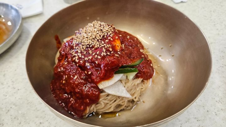 54년차로 접어드는 평양냉면 노포 만포면옥_9.jpg