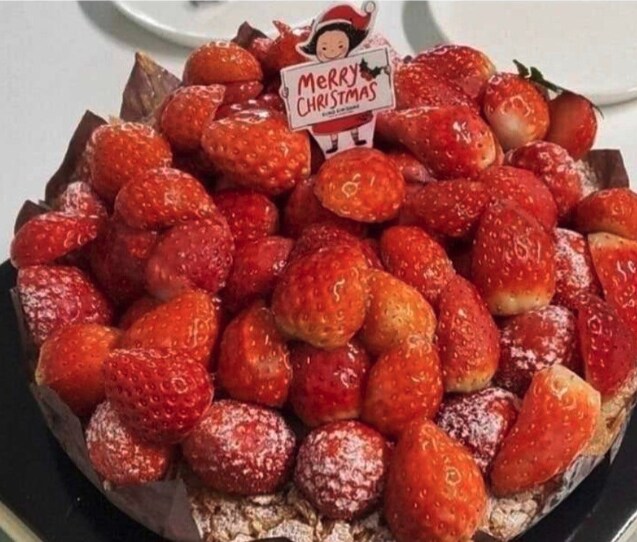 성심당이 딸기시루에 딸기를 잔뜩 넣기 위해 선택한 방법.JPG_1.png
