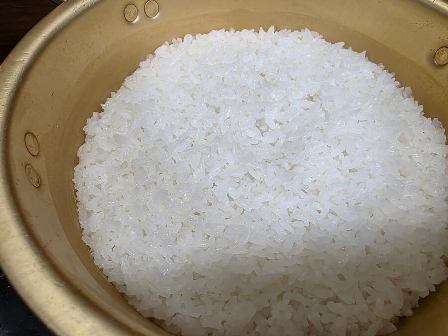 직장에서 3천원씩 걷어서 해먹는 점심 황태해장국 분홍소세지전_6.jpg