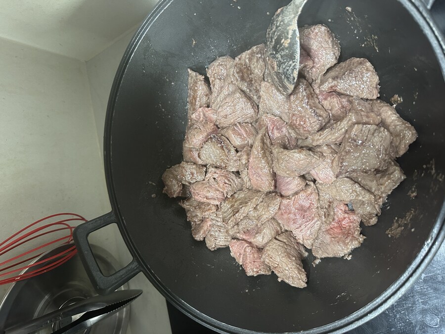 수녀님이 따라서 성탄절기념 비프 부르기뇽 만드는 중입니다_5.jpg