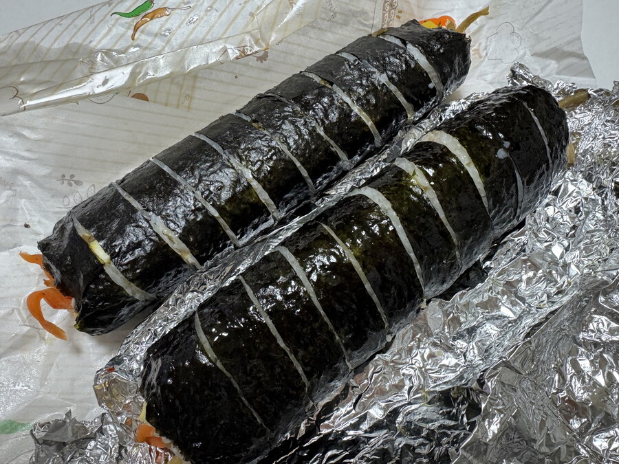 동네 김밥집에서 사 먹은 김밥~~~_3.jpg