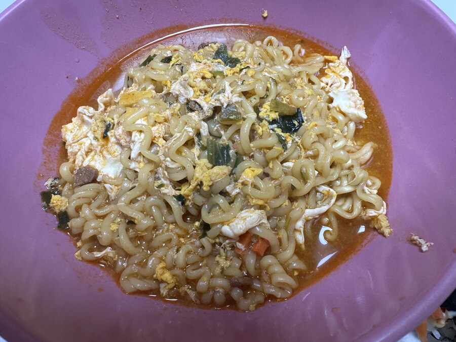 동네 김밥집에서 사 먹은 김밥~~~_4.jpg