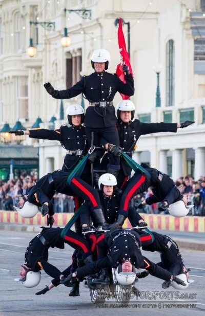 인도군이 오토바이로 병맛 퍼레이드를 펼치는 이유._3.jpg