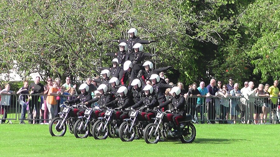 인도군이 오토바이로 병맛 퍼레이드를 펼치는 이유._5.jpg